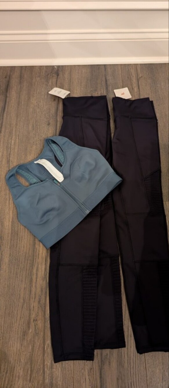 High-Waist Black Active Leggings with Blue Zip-Front Sports Bra